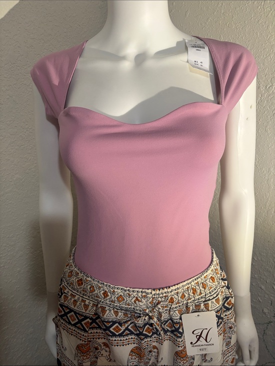 Abercrombie & Fitch Tops - Abercrombie & Fitch Pink Sweetheart Cap-Sleeve Camisole